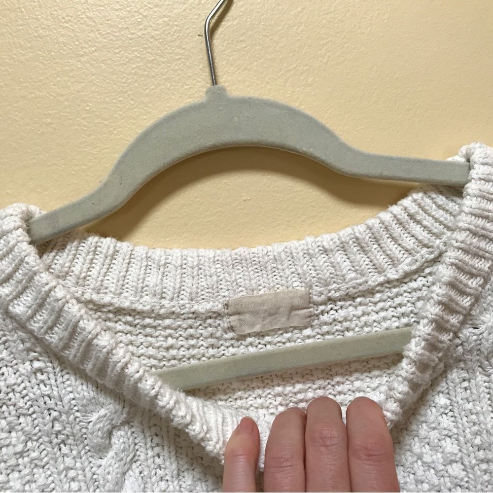 Raw Edge White Cable Knit Sweater (L) - Picture 6 of 9